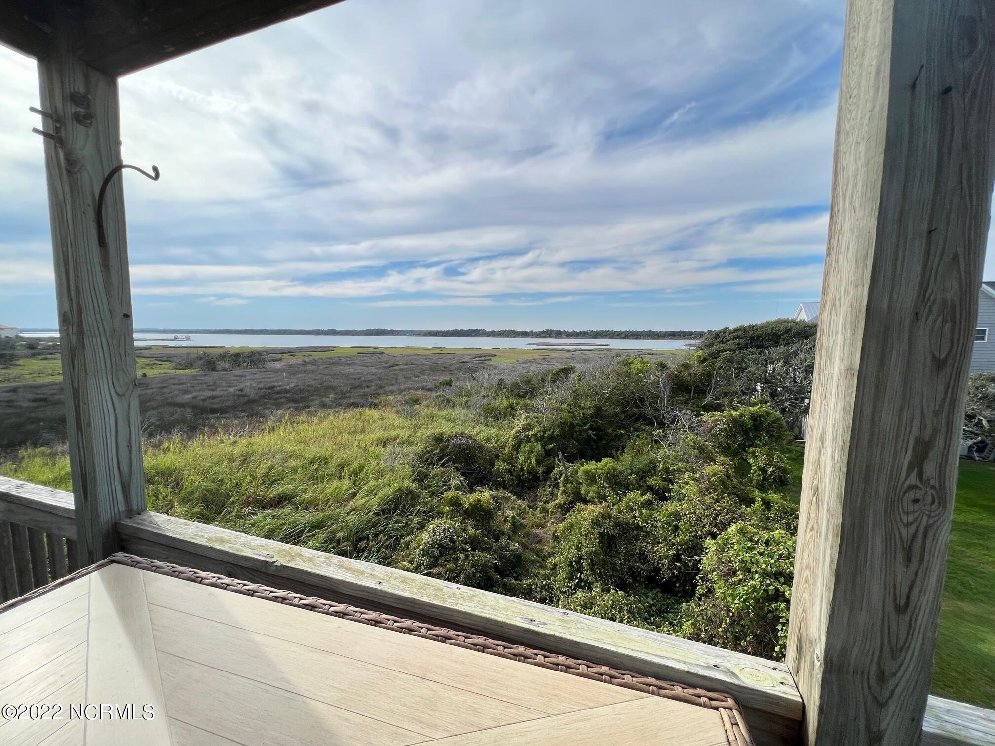 Island Dr, N Topsail Beach, NC 28460