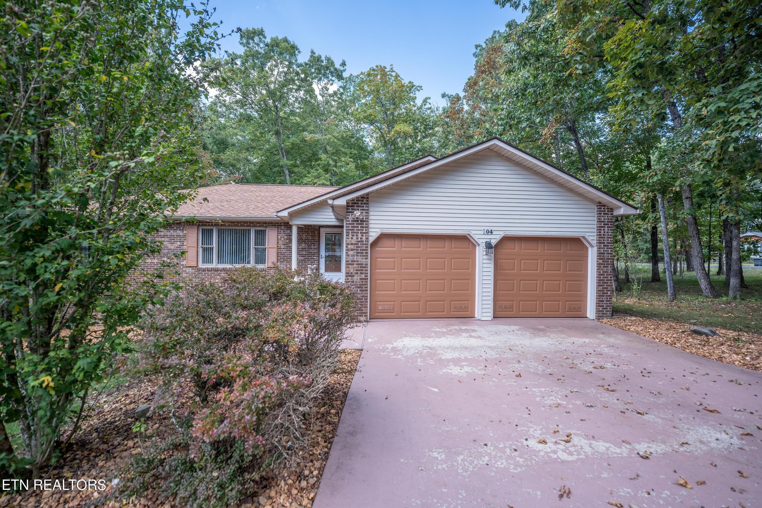 Wickham Ln, Crossville, TN 38558