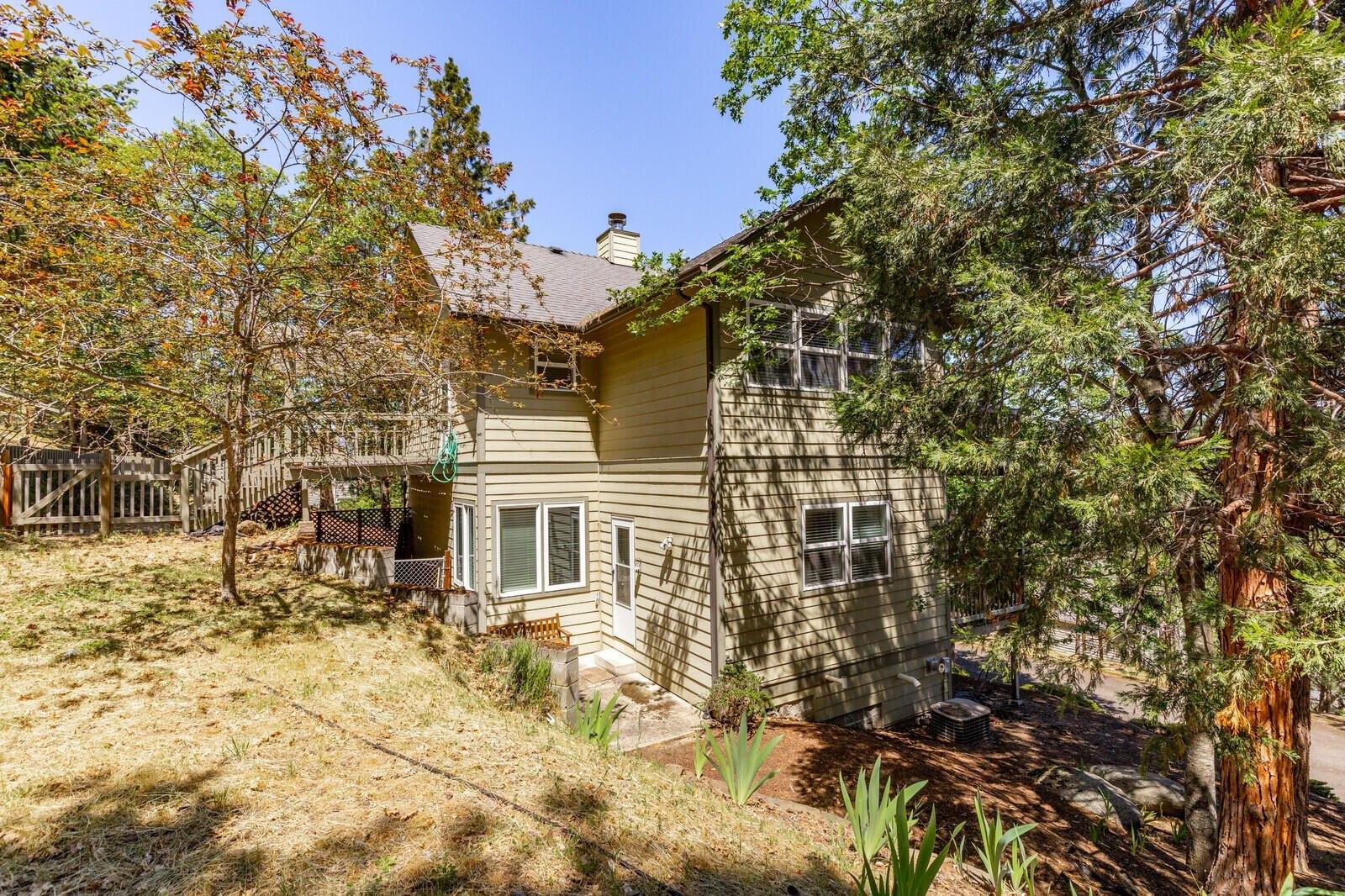 Piedmont Dr, Ashland, OR 97520