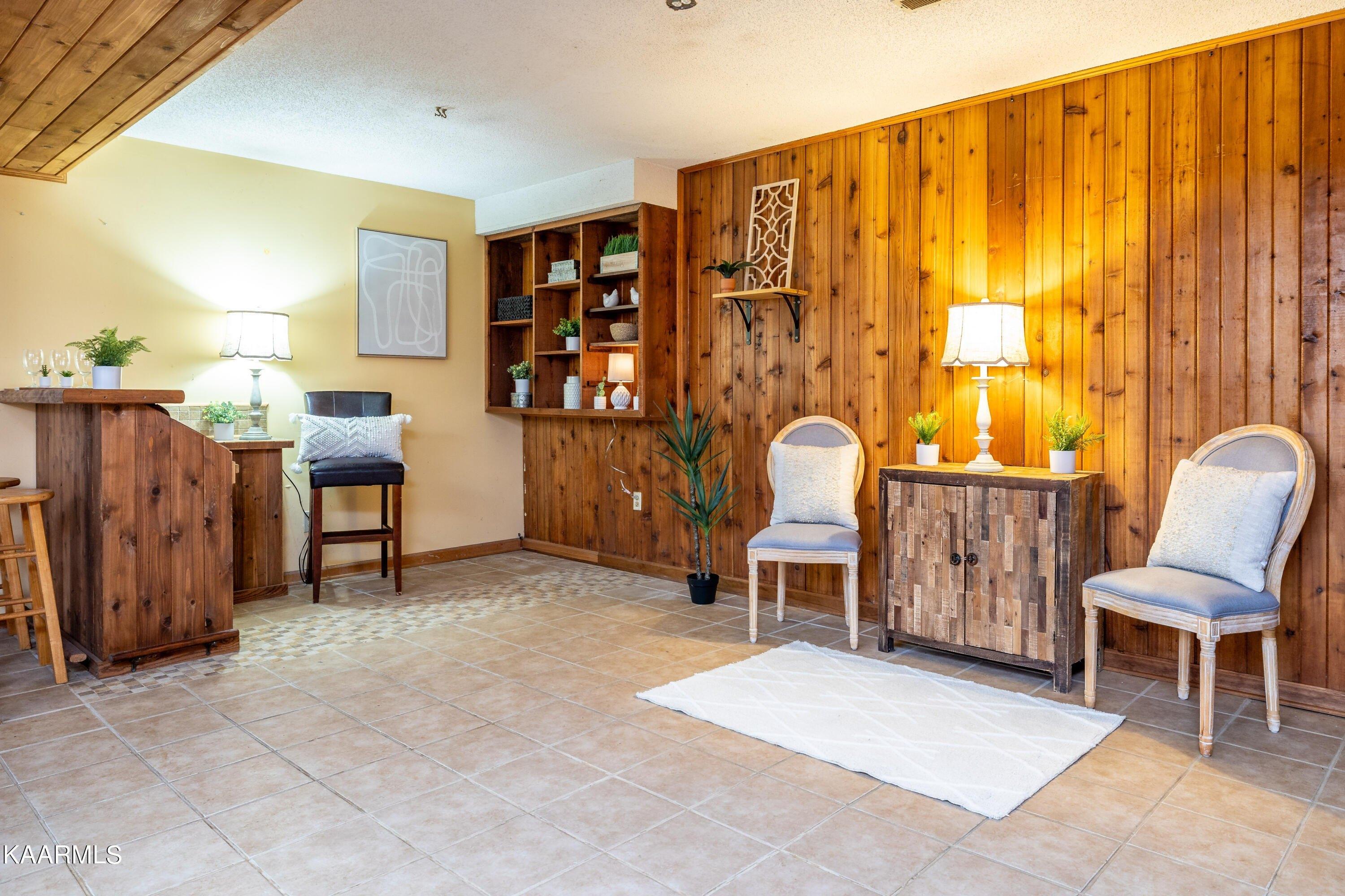 Crestwood Dr, Louisville, TN 37777