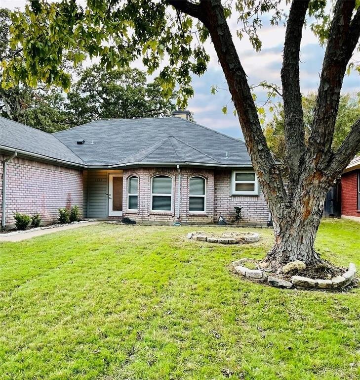 Meadowmere Ln, Arlington, TX 76001