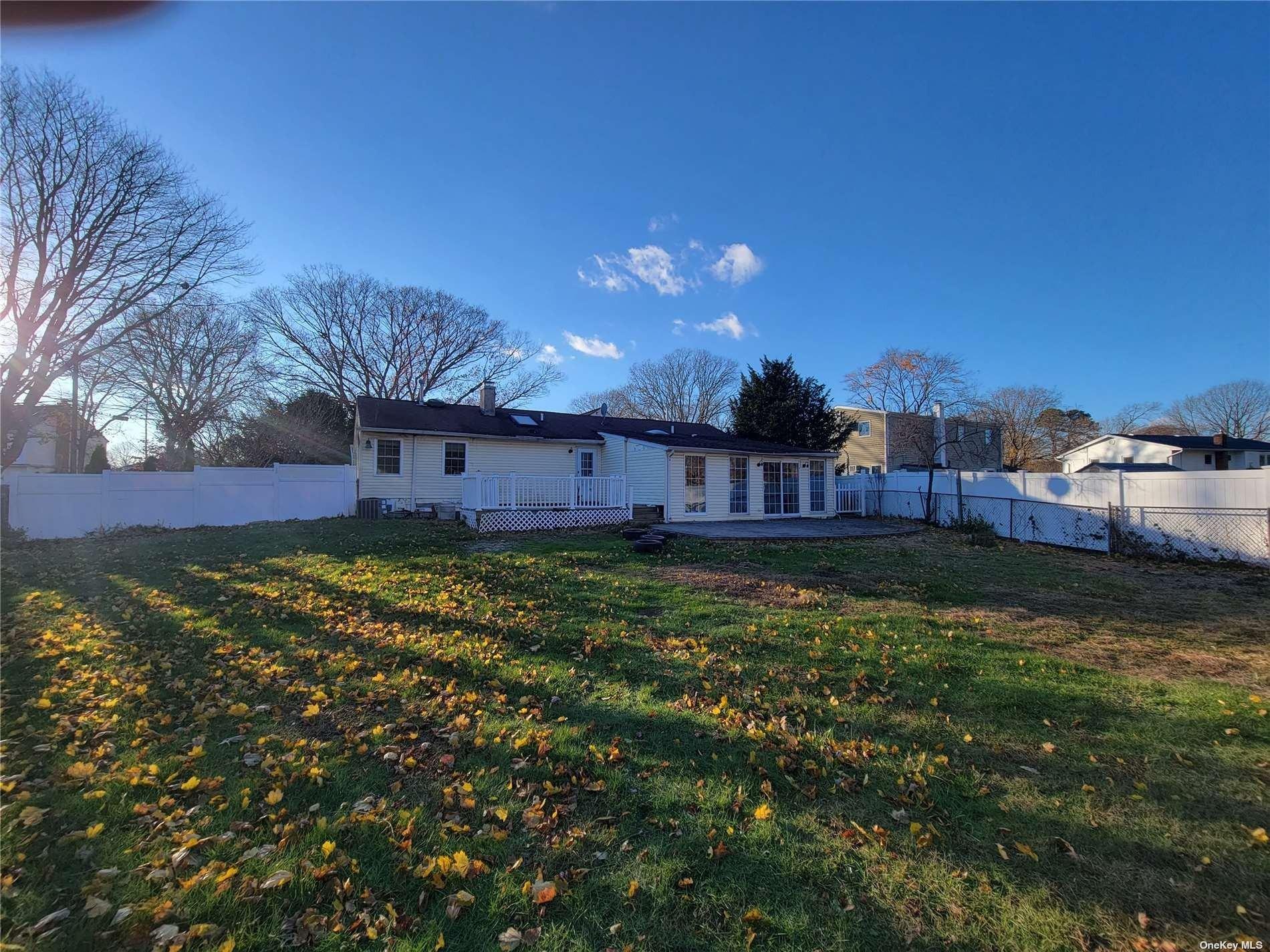 Howells Rd, Bay Shore, NY 11706