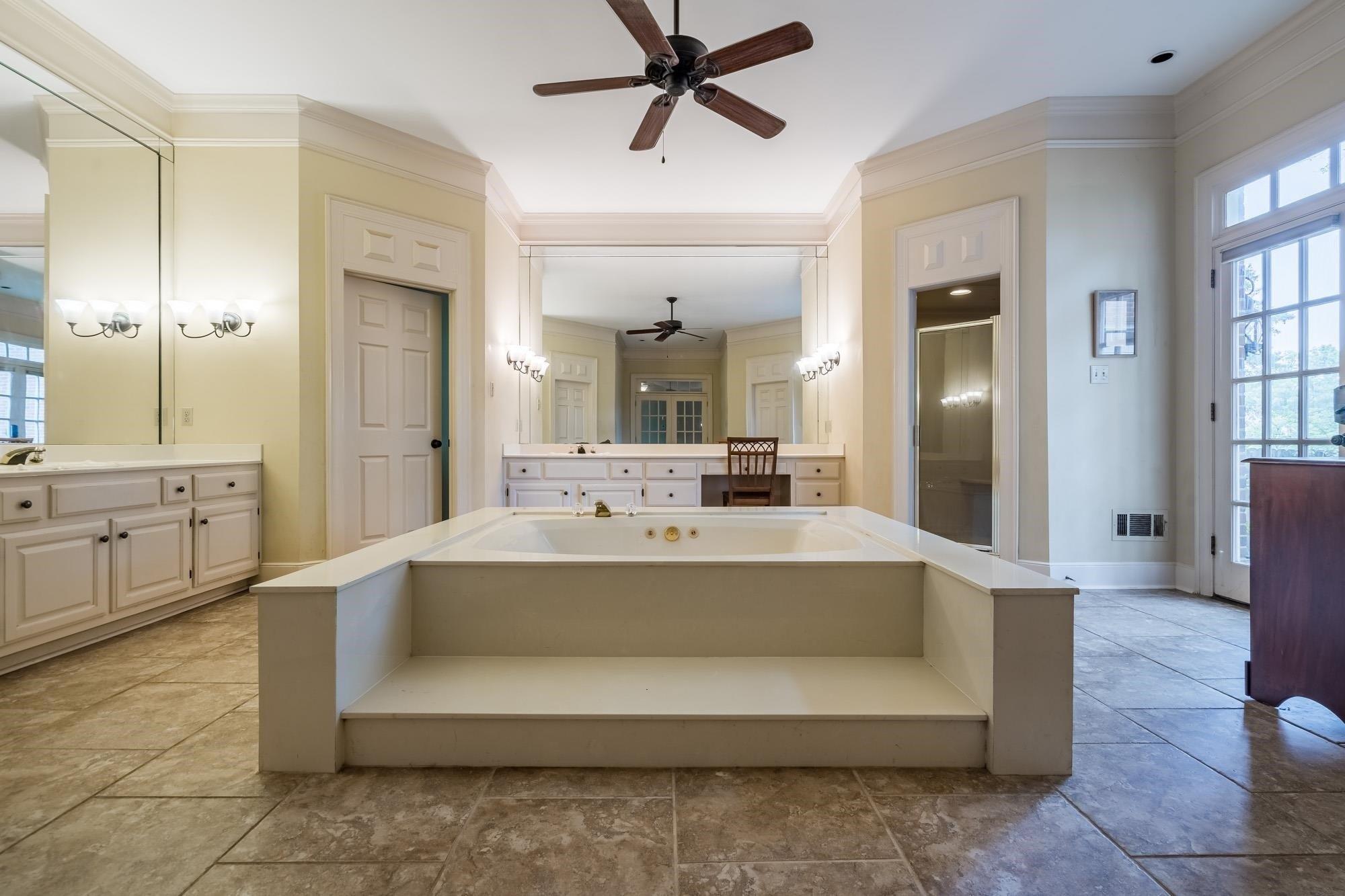 Plantation Way Ln, Germantown, TN 38139