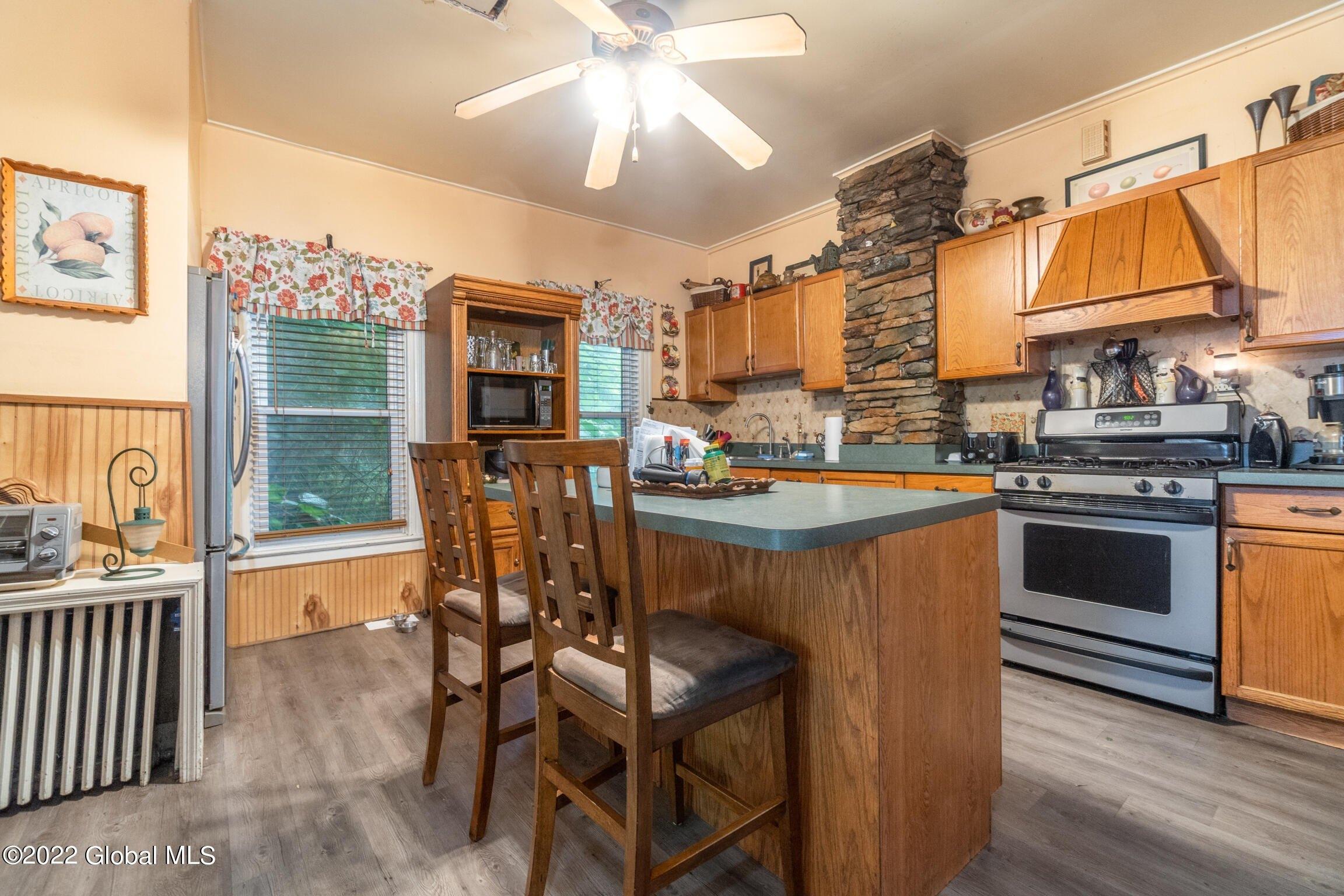 Spring Ave, Troy, NY 12180