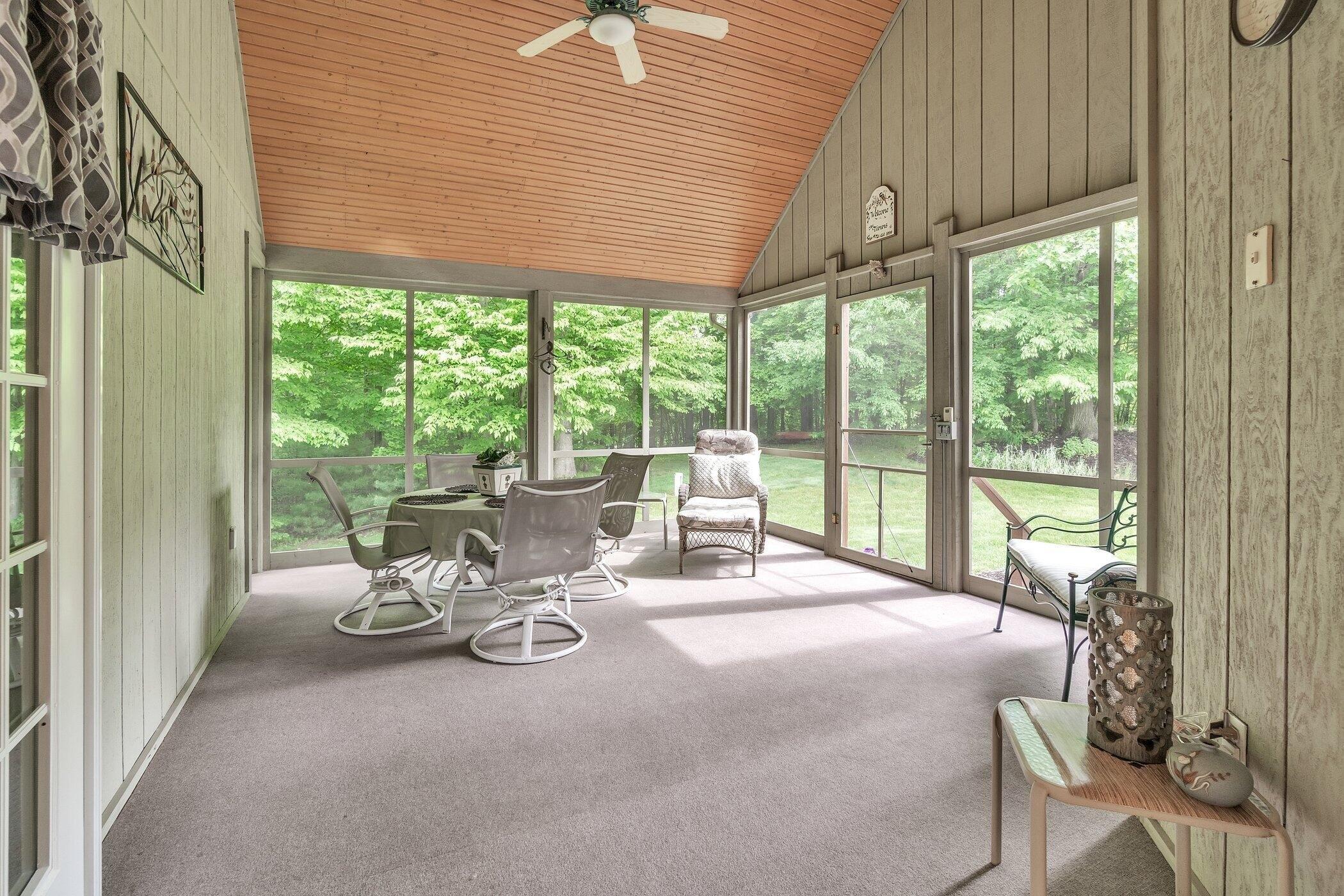 Diamond Ridge Dr Ne, Rockford, MI 49341