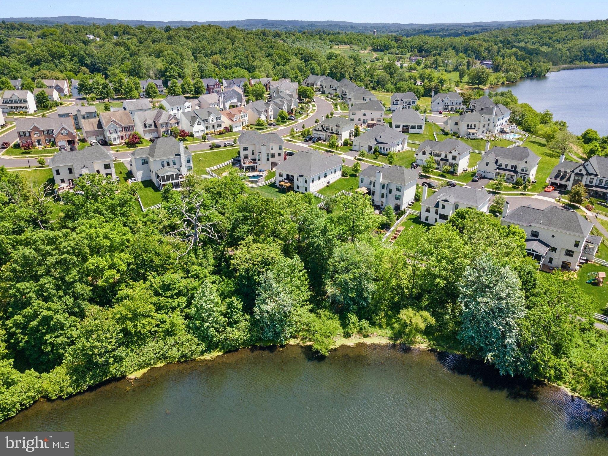 Shrewsbury Ct, Round Hill, VA 20141