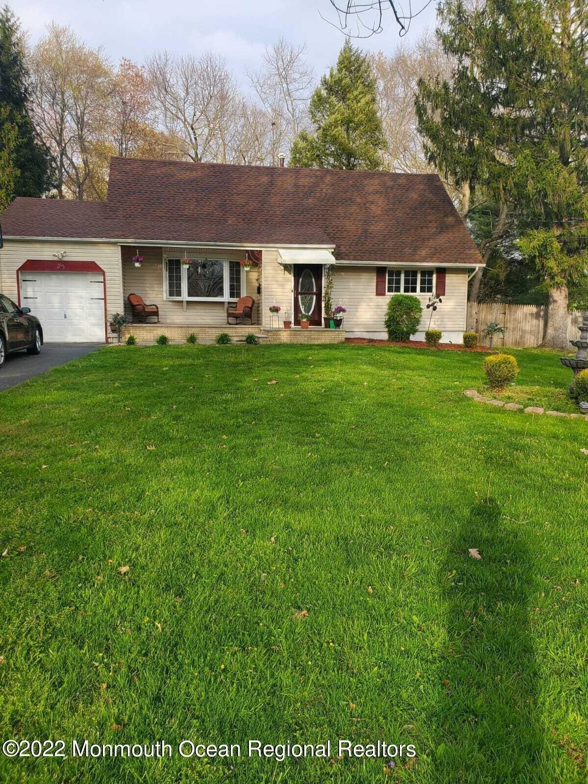 Heather Dr, Manalapan, NJ 07726