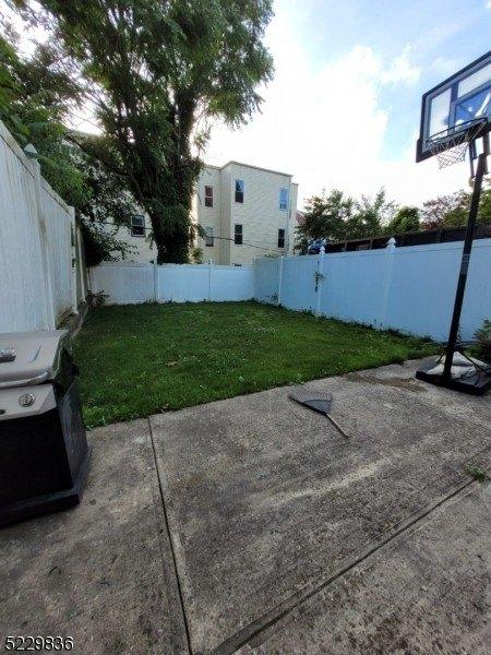 N 9th St, Newark, NJ 07107
