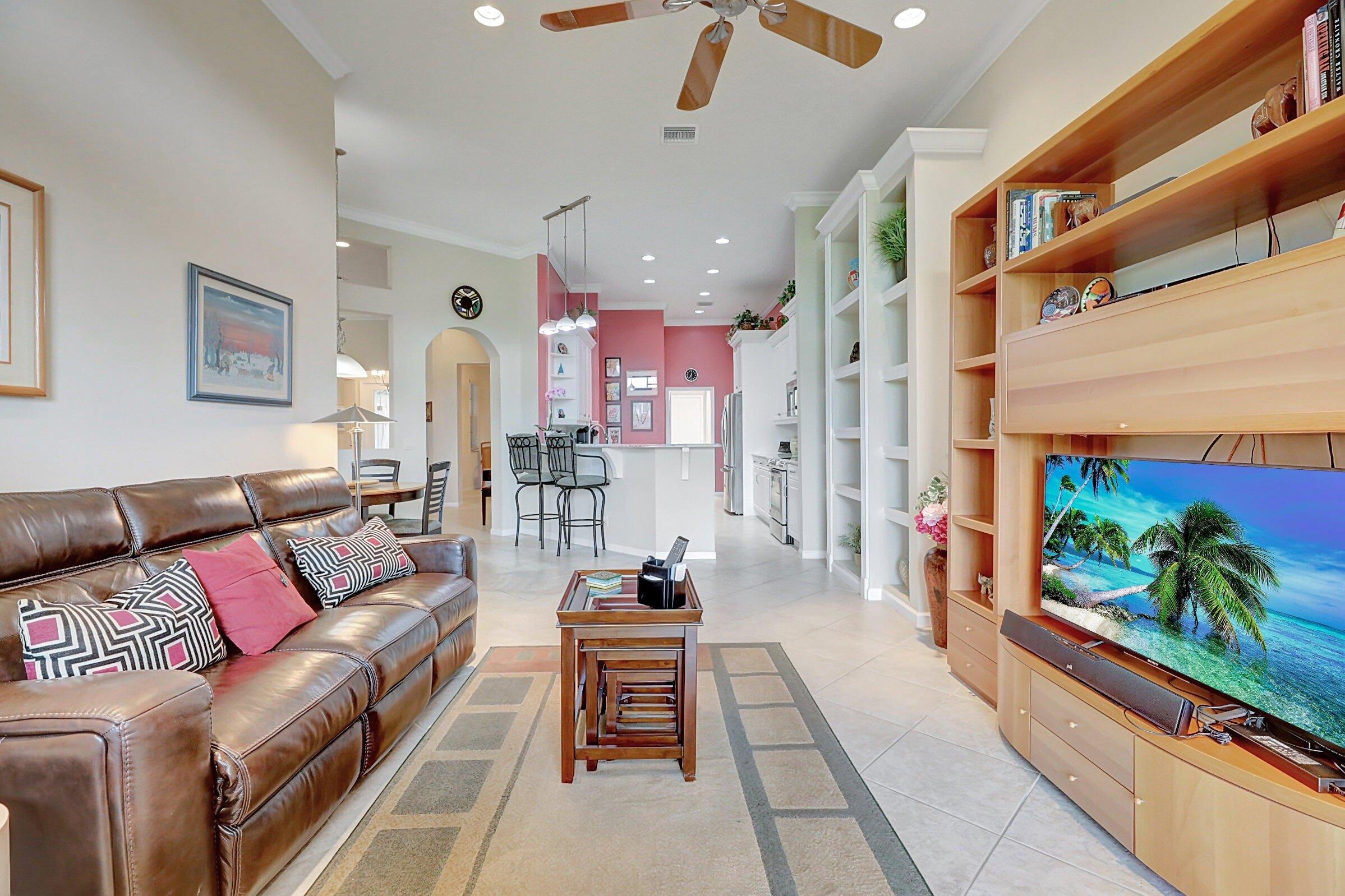 Pavone St, Lake Worth, FL 33467