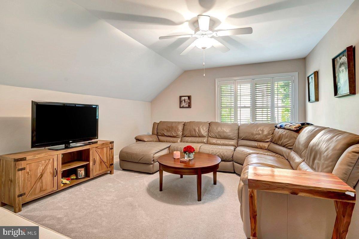 Arrowwood Ln, Chadds Ford, PA 19317