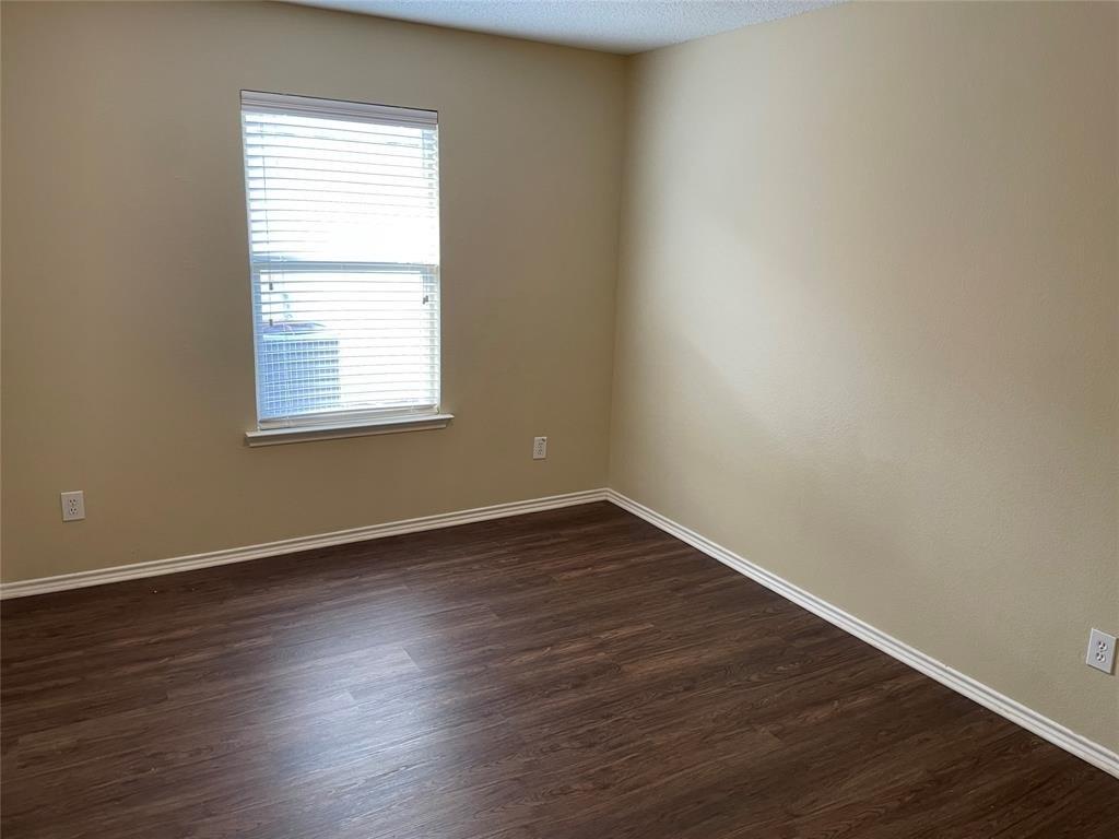 Silver Creek Dr, Mesquite, TX 75181