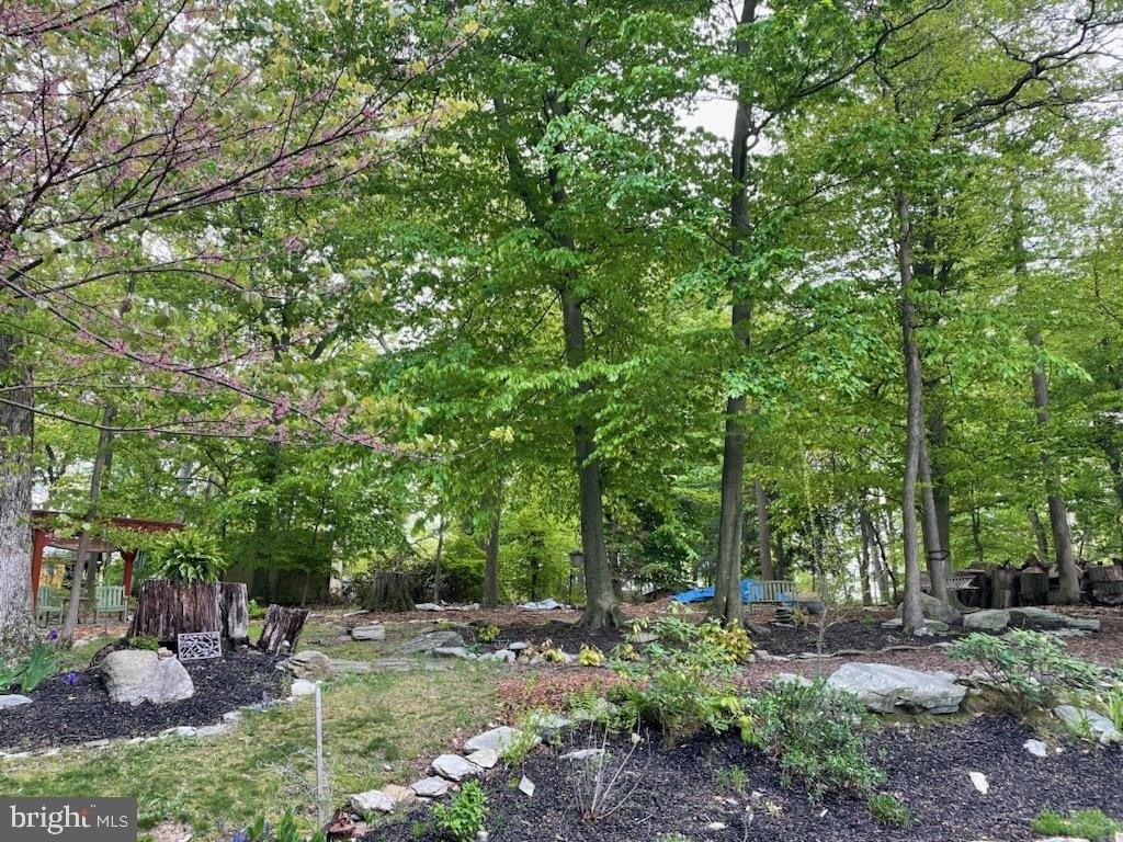Willow Brook Dr, Huntingdon Valley, PA 19006
