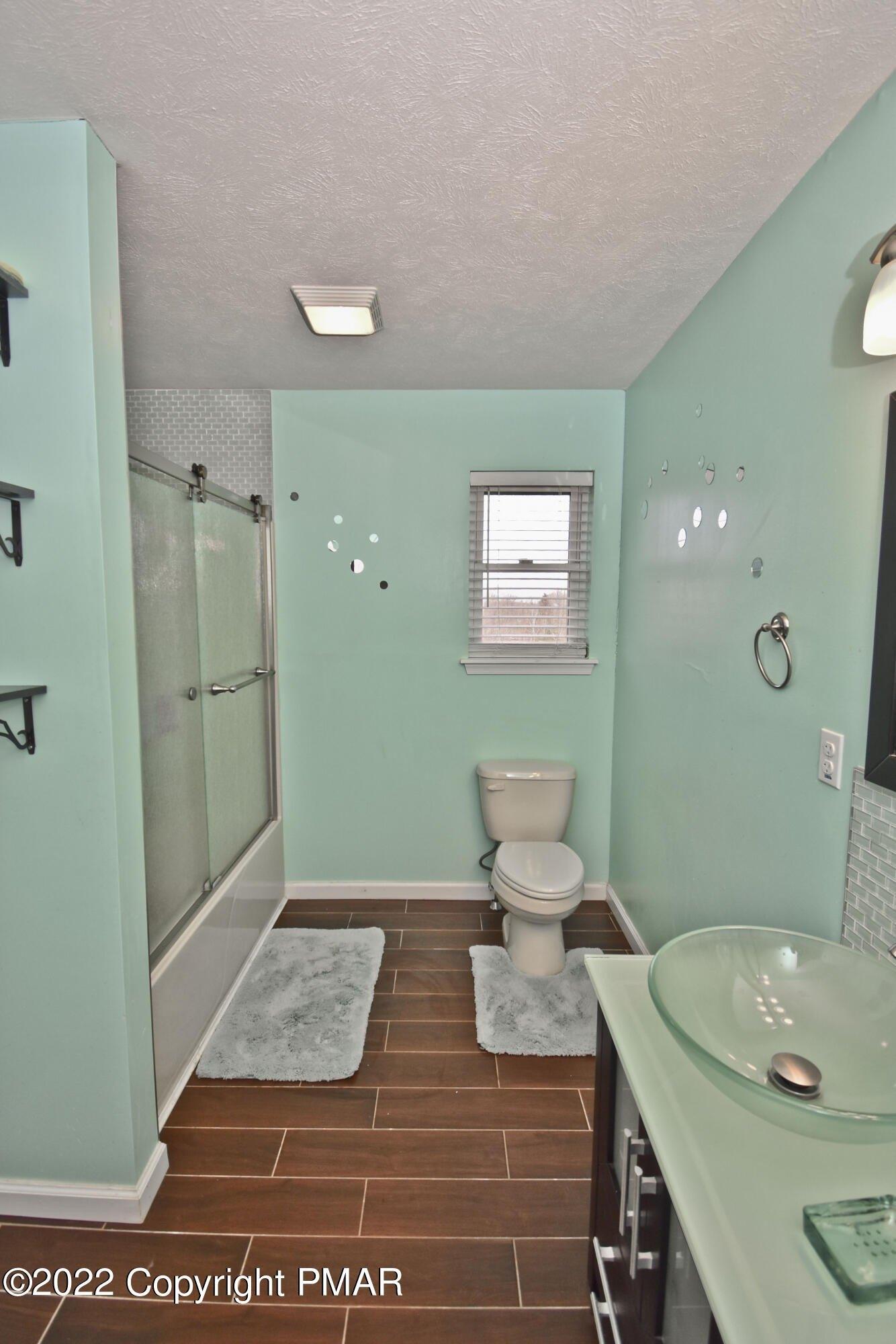 Clover Rd, Long Pond, PA 18334