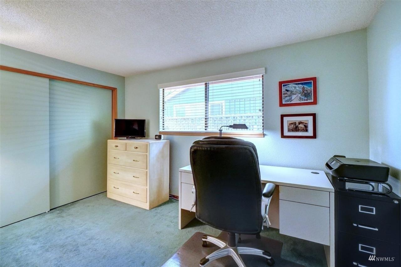 Grandview Dr W, Tacoma, WA 98466
