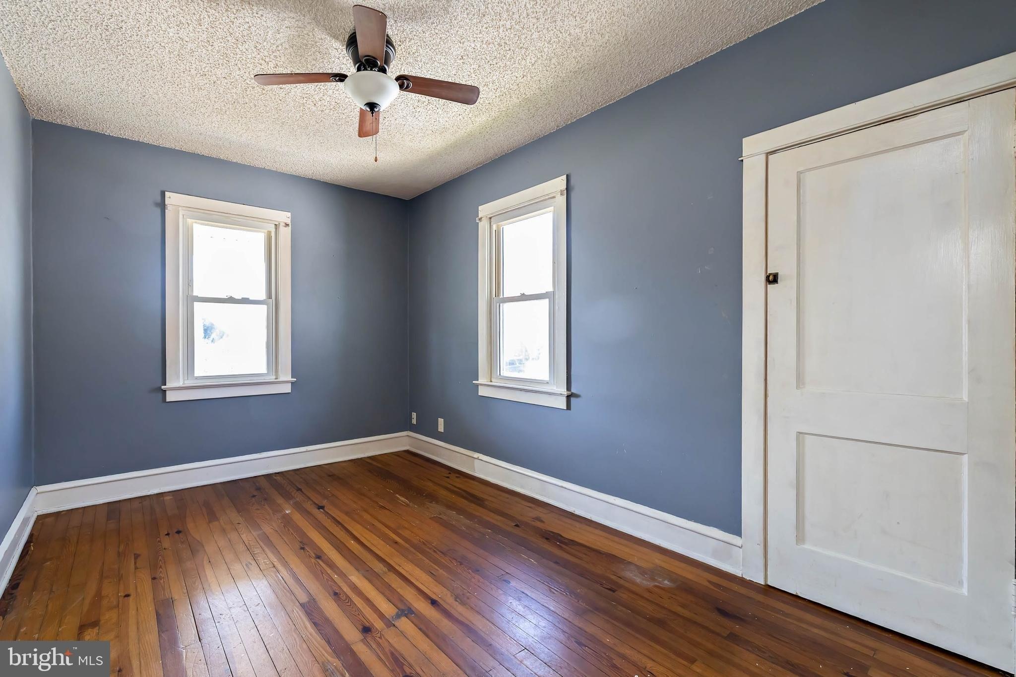 S Oak Ave, Mount Ephraim, NJ 08059