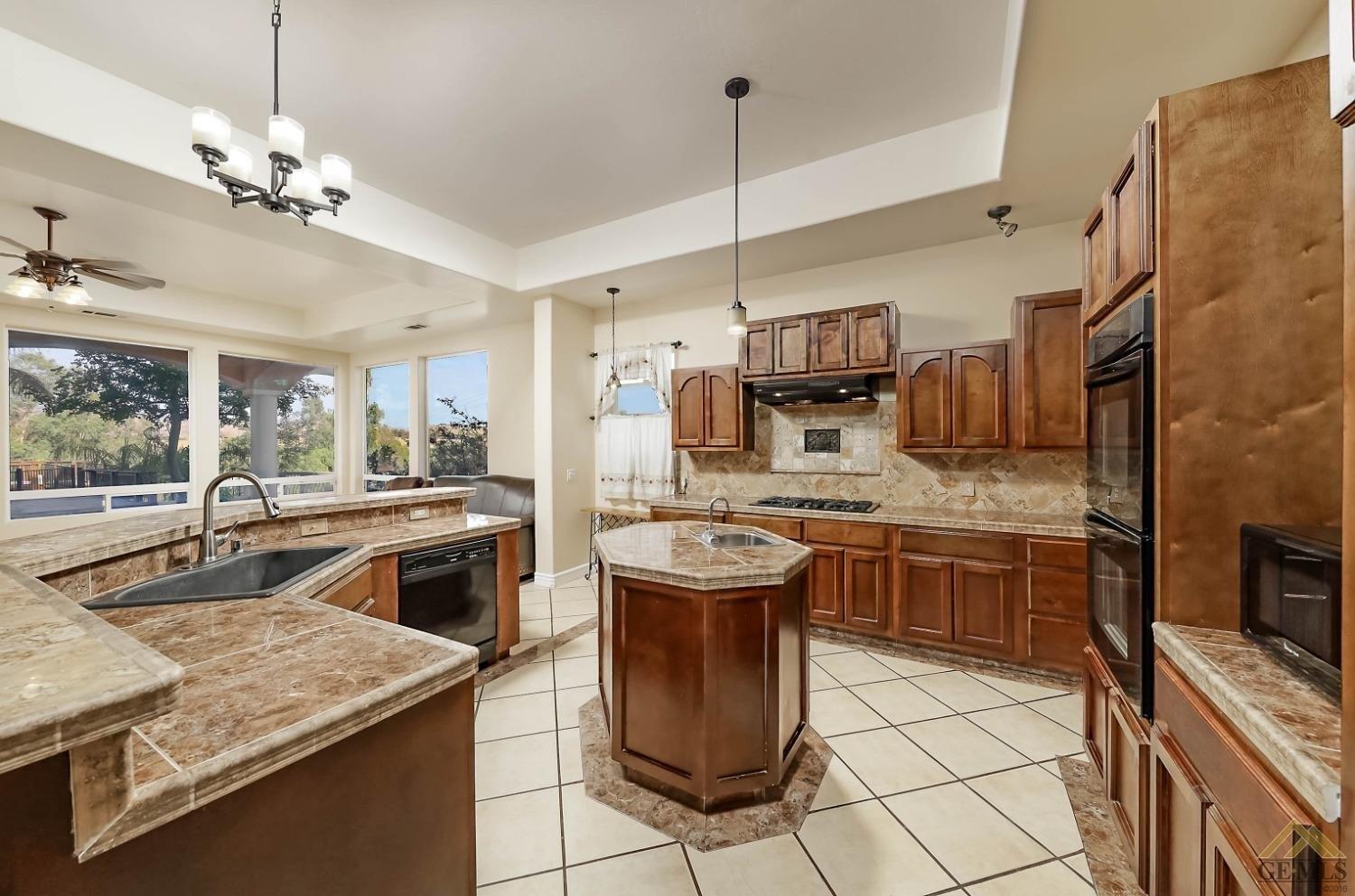 Choctaw Dr, Bakersfield, CA 93308