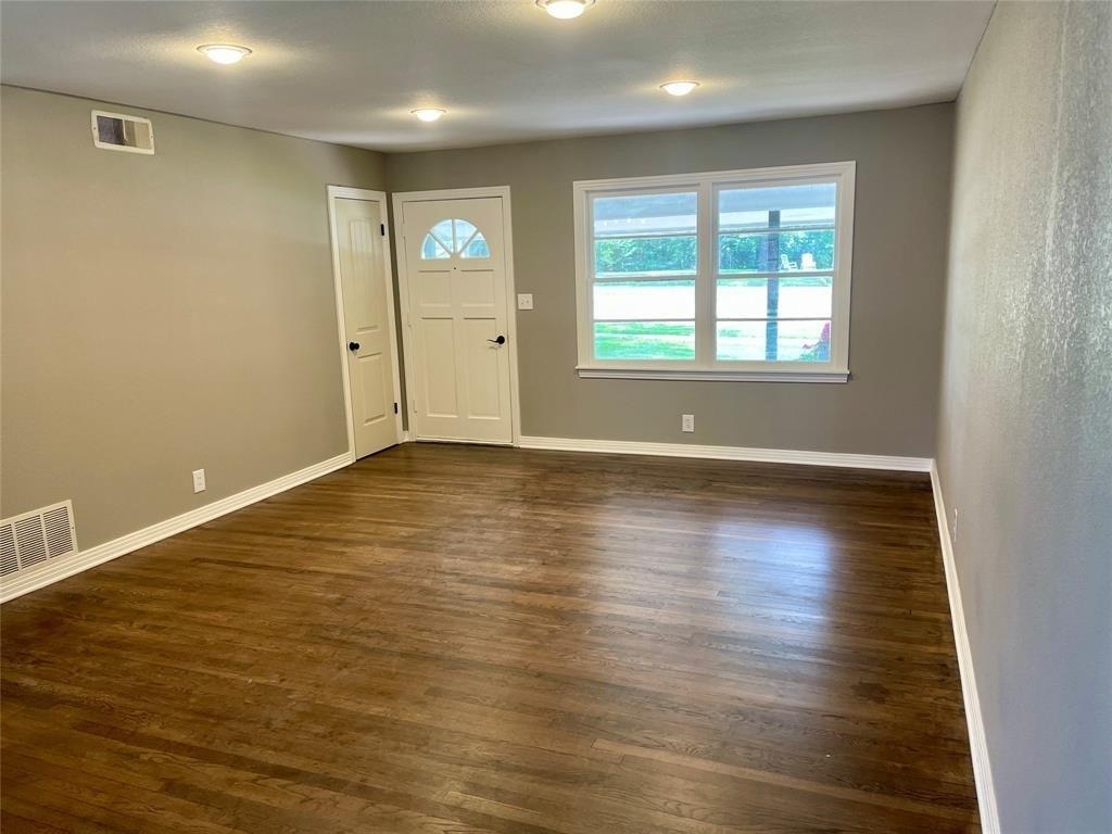 Hillcrest Dr, Graham, TX 76450