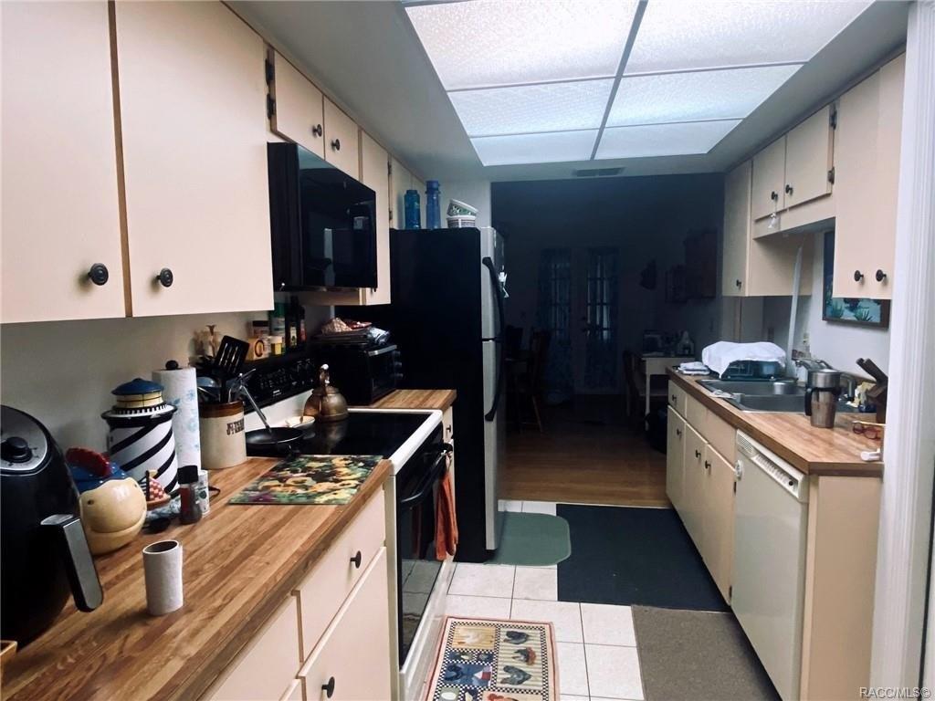 N Huckleberry Pt, Beverly Hills, FL 34465