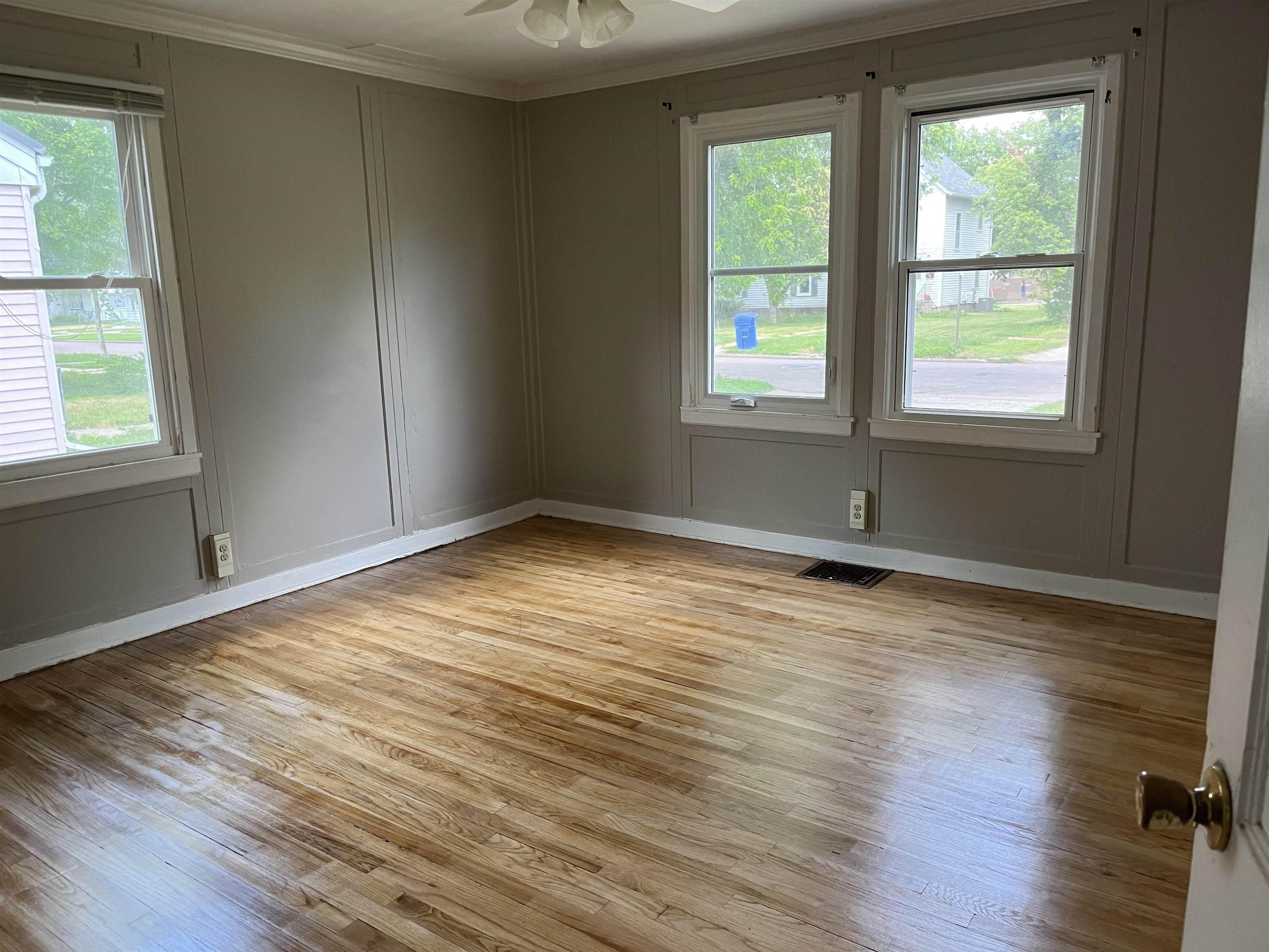 S Pine St, Vermillion, SD 57069