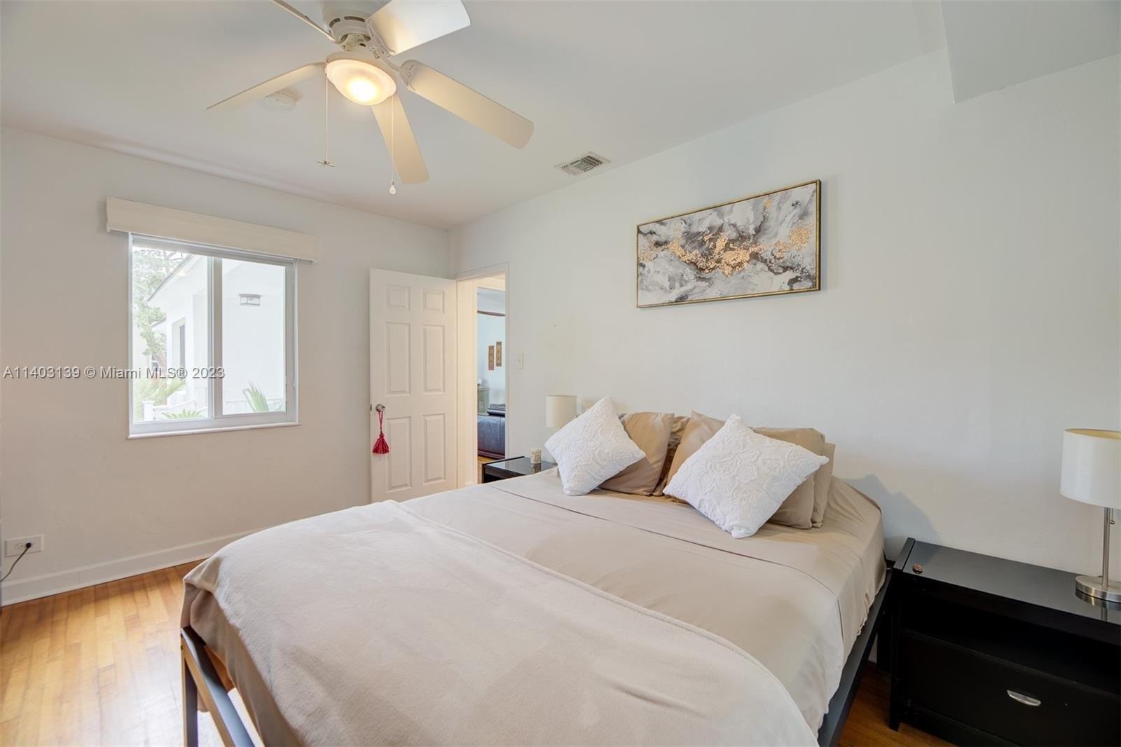 Ne 8th Ave, Biscayne Park, FL 33161