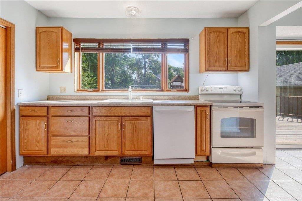S Holcombe Ave, Litchfield, MN 55355