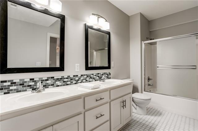E 50th Terrace Ct S, Blue Springs, MO 64015