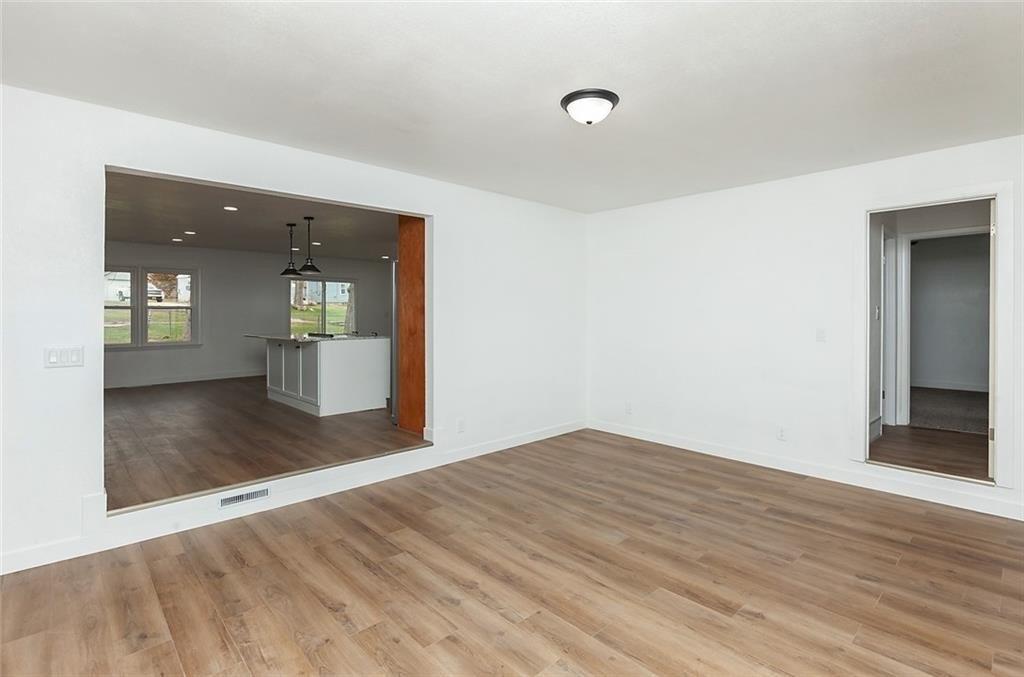 Colonial Ave, Saint Louis, MO 63121