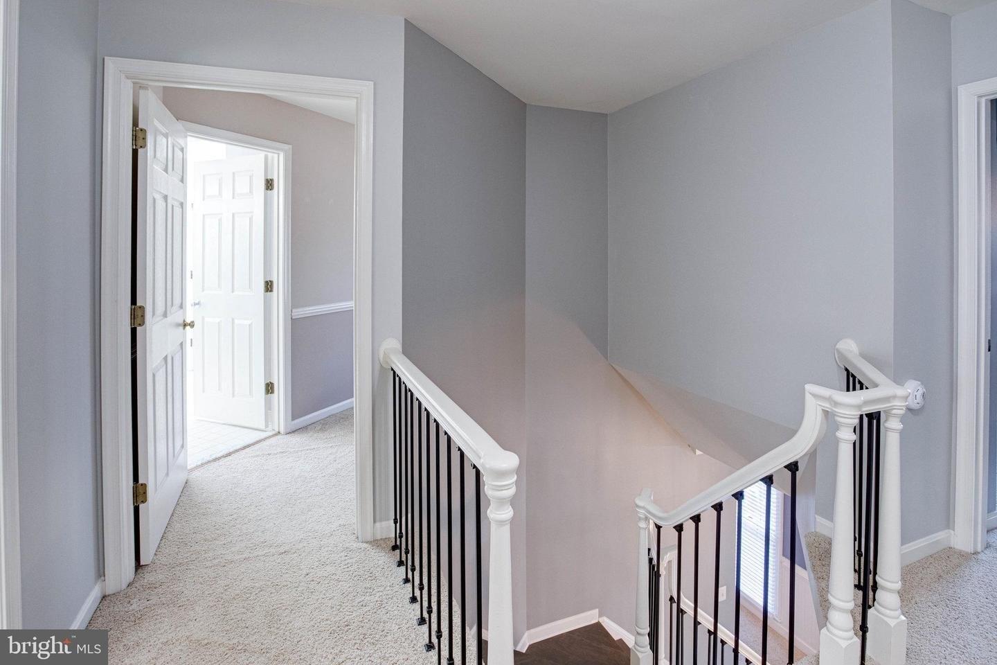 Leaf Lawn Ln, Woodbridge, VA 22192