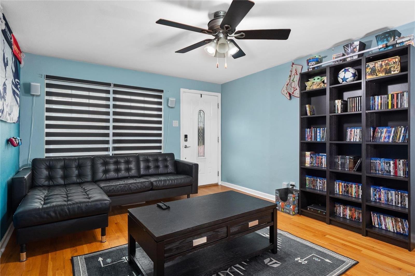 Mackenzie Rd, Saint Louis, MO 63123