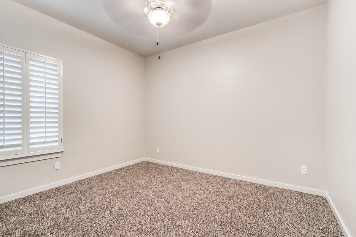 John Mcneely Ave, El Paso, TX 79938