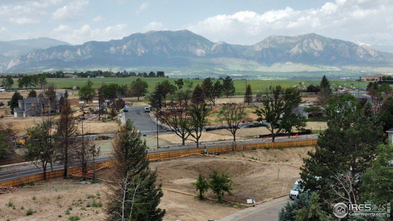 Pikes Peak Ln, Louisville, CO 80027