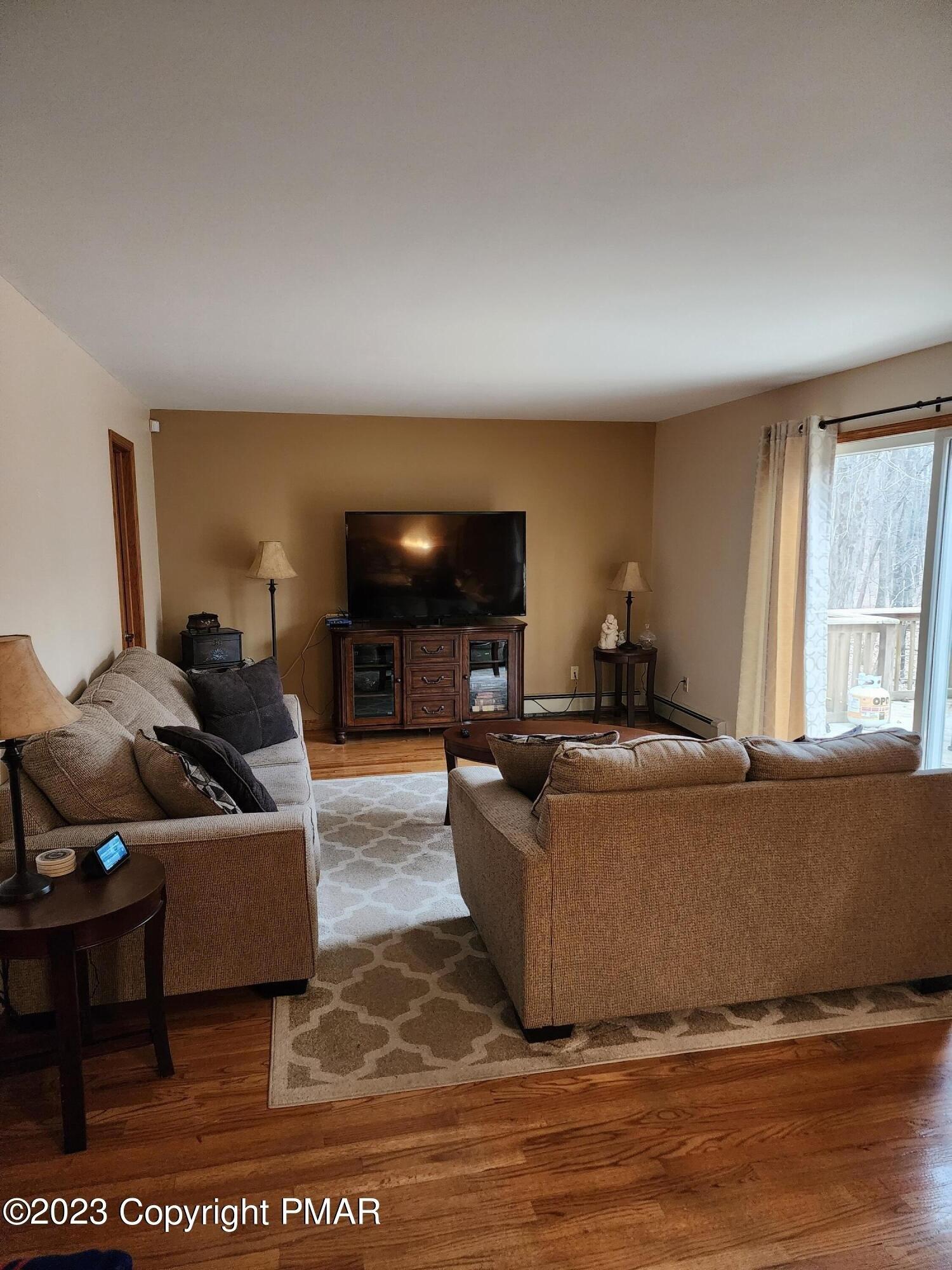 Hemlock Rd, Tannersville, PA 18372