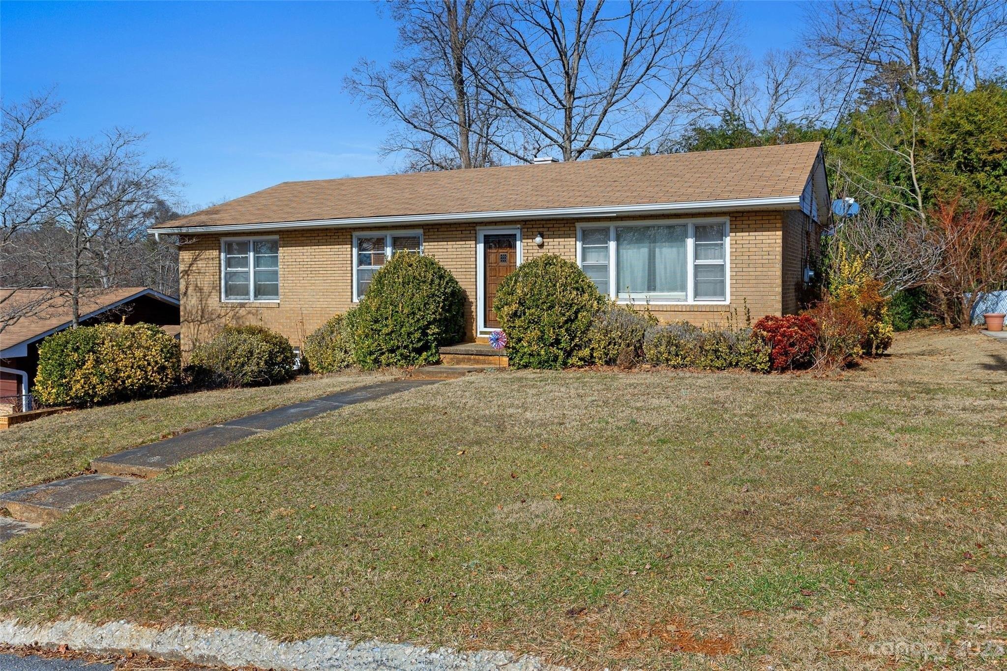 Marlowe Dr, Asheville, NC 28801