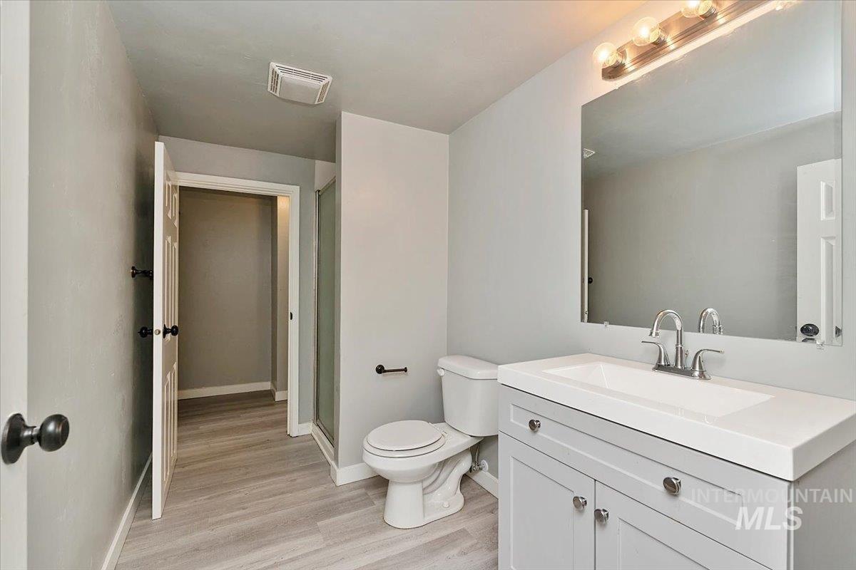 Crescent Dr, Caldwell, ID 83605
