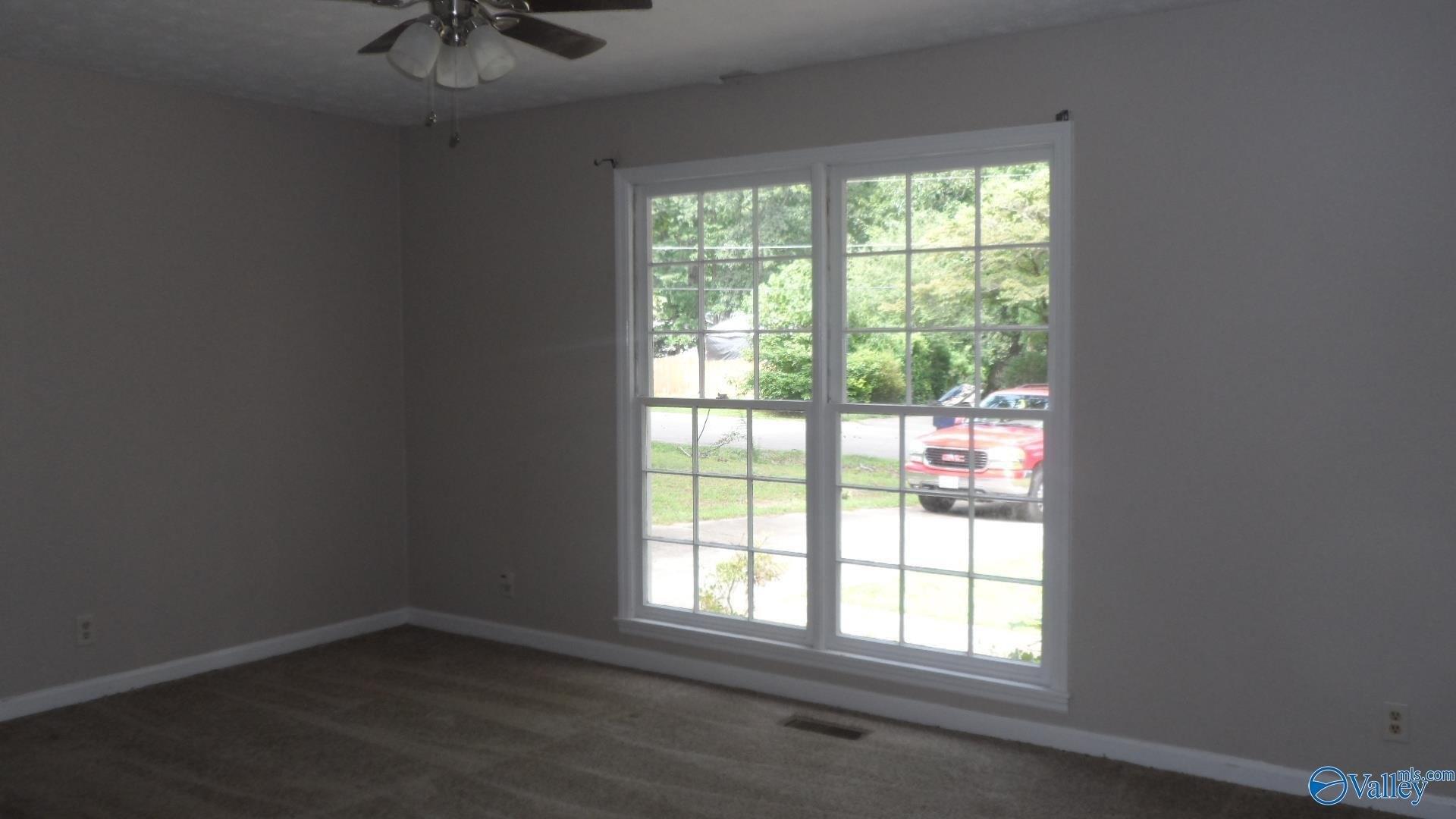 Sugarloaf Ln, Anniston, AL 36207