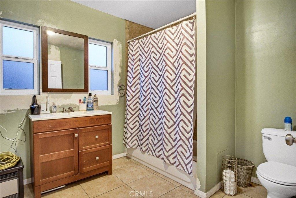 W 79th St, Los Angeles, CA 90047