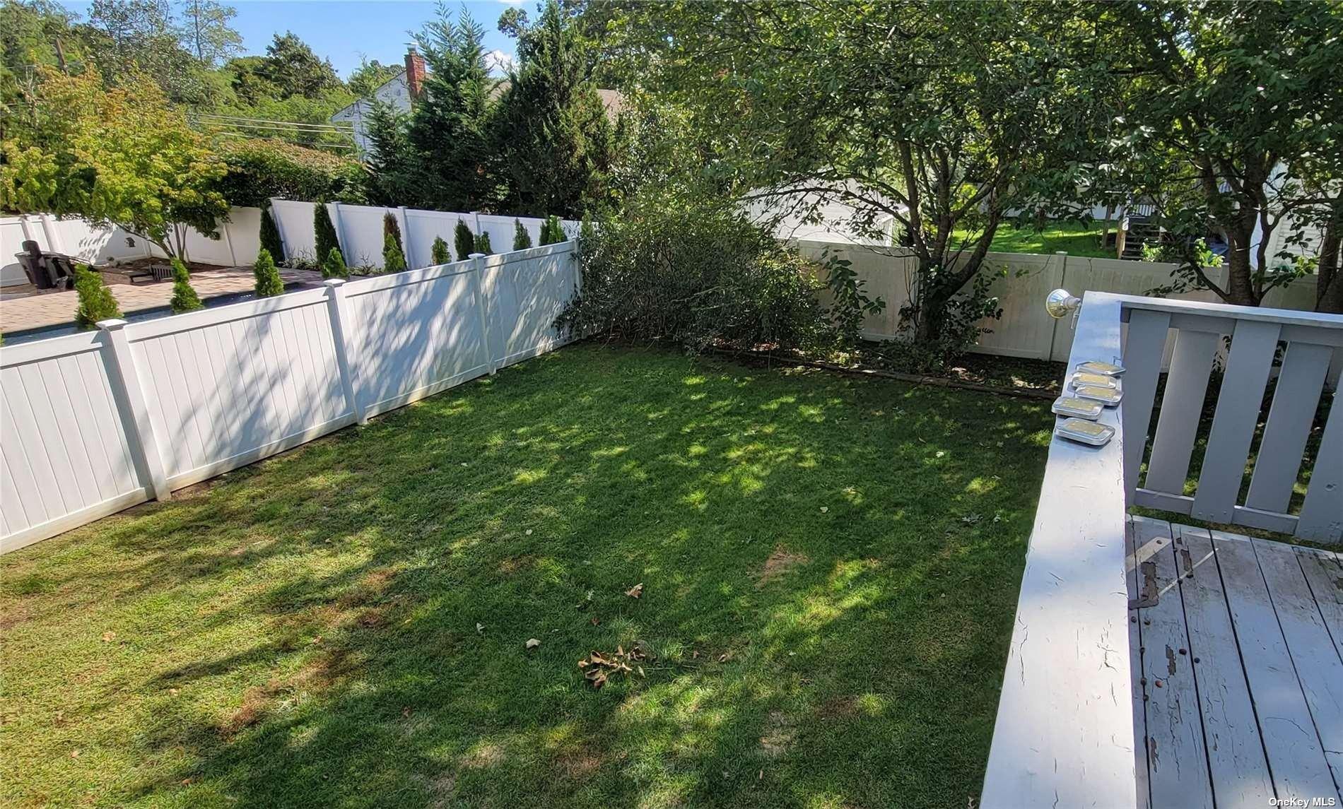 Jackson Ave S, Saint James, NY 11780