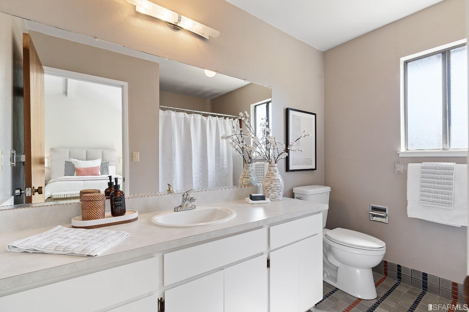 Saroni Dr, Oakland, CA 94611