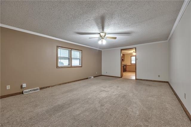 Shawnee St, Leavenworth, KS 66048