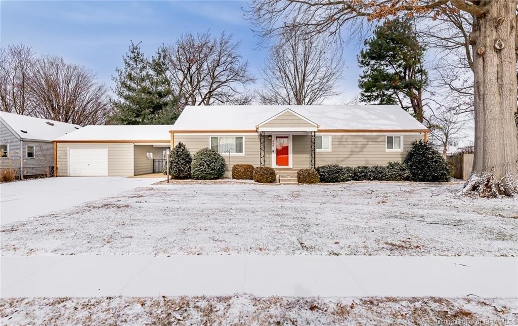 E Maple Ct, Clarksville, IN 47129