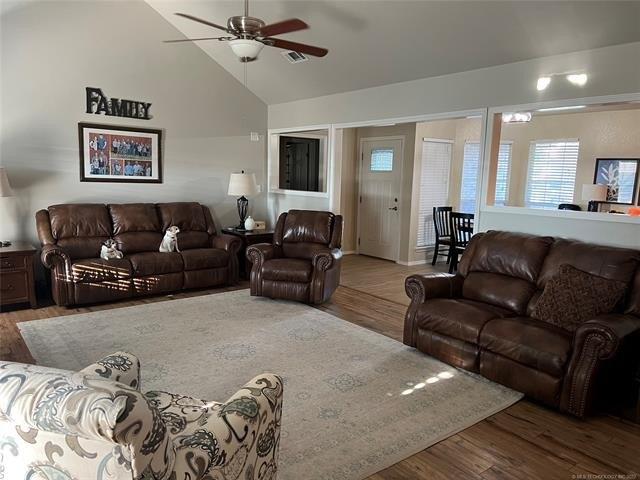 S Maple St, Glenpool, OK 74033