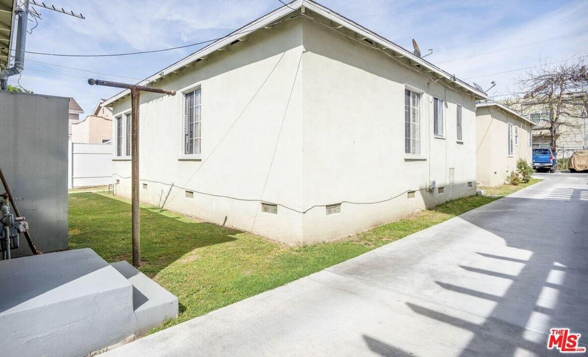 Menlo Ave, Los Angeles, CA 90006