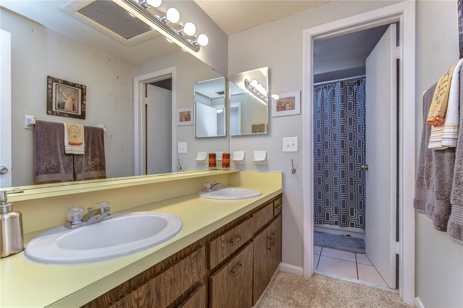 Greenshire Dr, Tampa, FL 33634