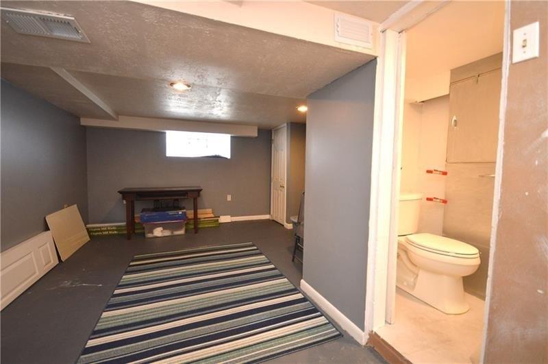 Russellwood Ave, Mc Kees Rocks, PA 15136