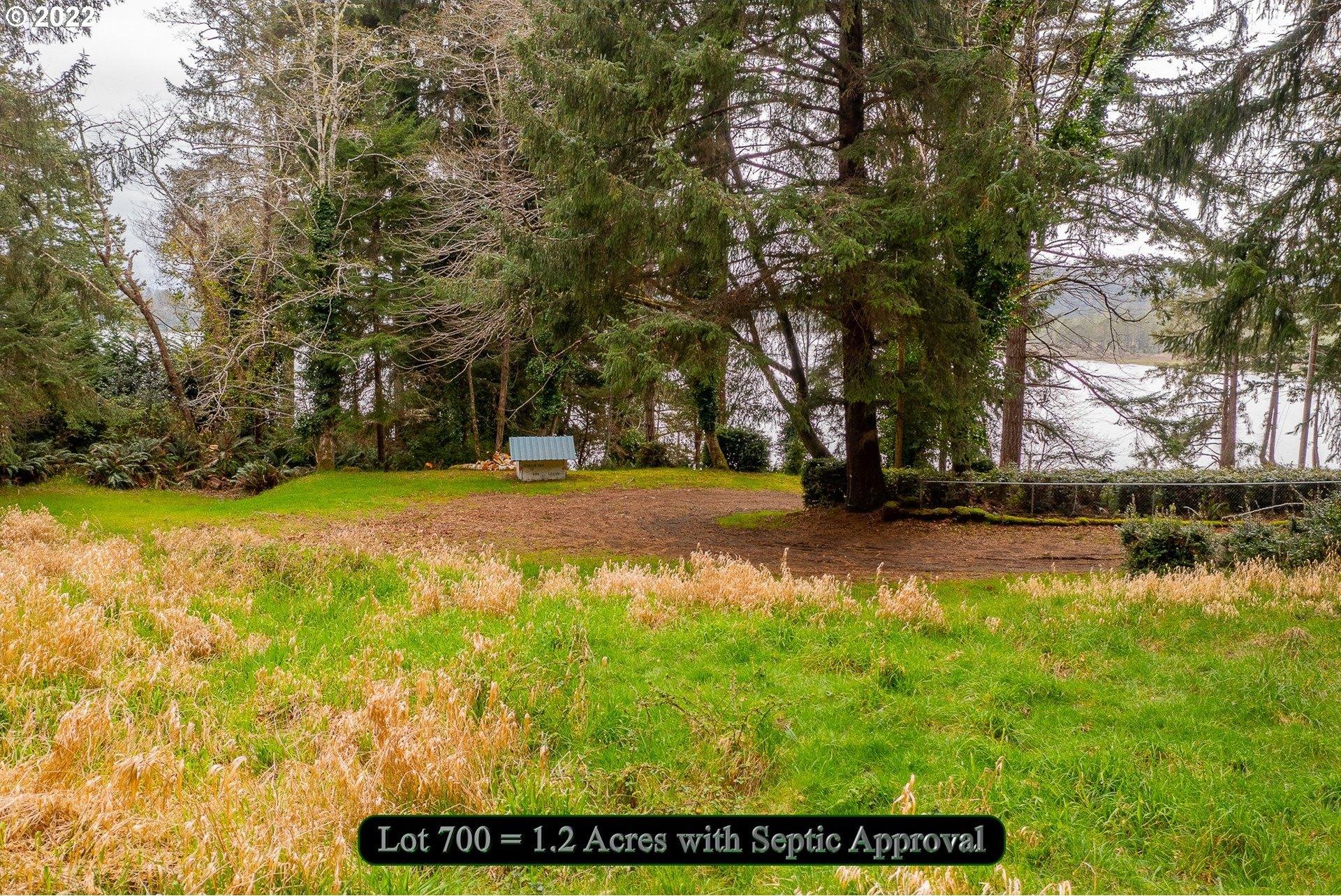 Clear Lake Rd, Florence, OR 97439