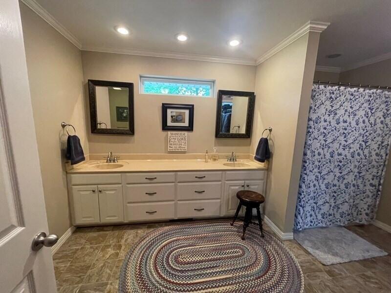 Shamrock Dr, Clarksville, AR 72830