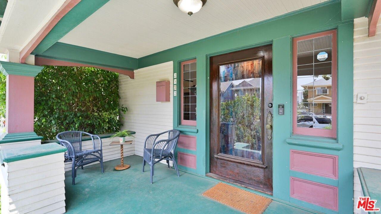 S Budlong Ave, Los Angeles, CA 90007