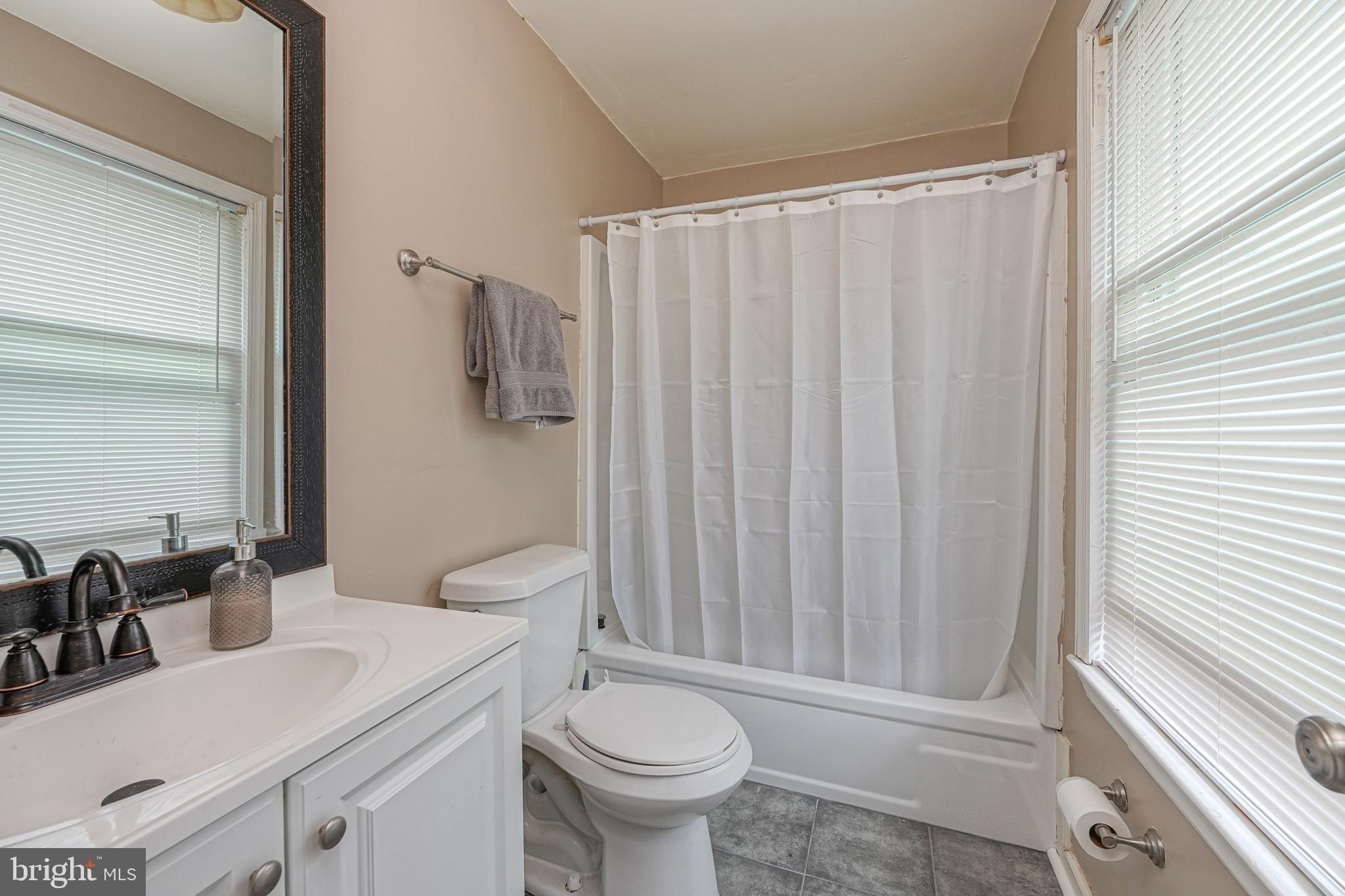 Blackhawk Ct, Medford, NJ 08055
