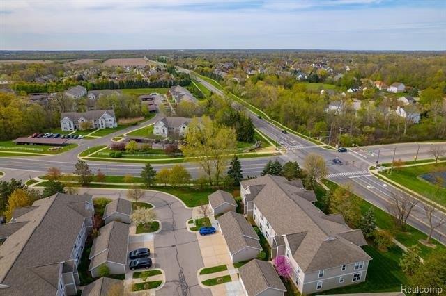Fox Pointe Cir, Ann Arbor, MI 48108
