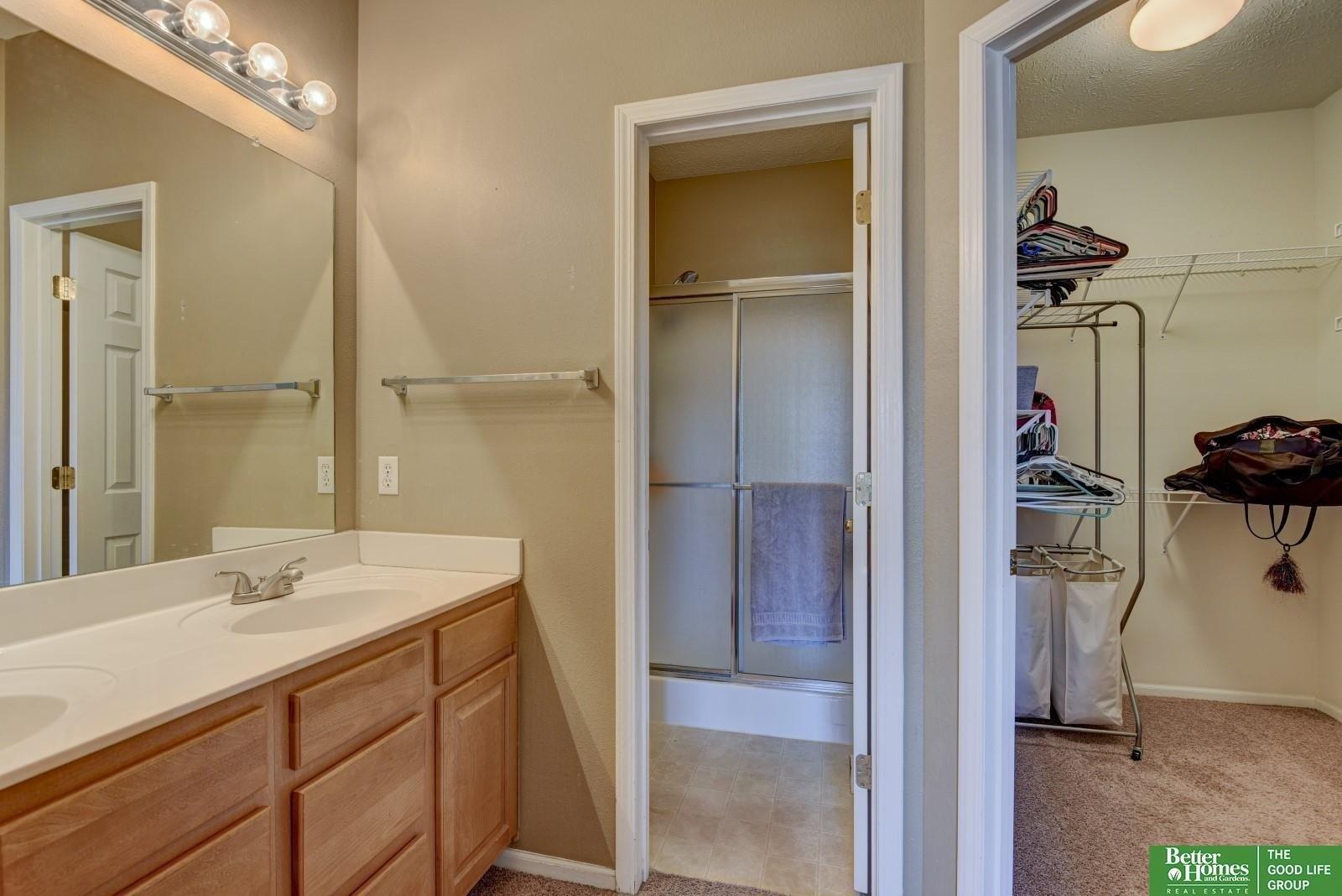 Camden Ave, Omaha, NE 68116